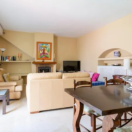Prázdninový dům Cozy Townhouse *